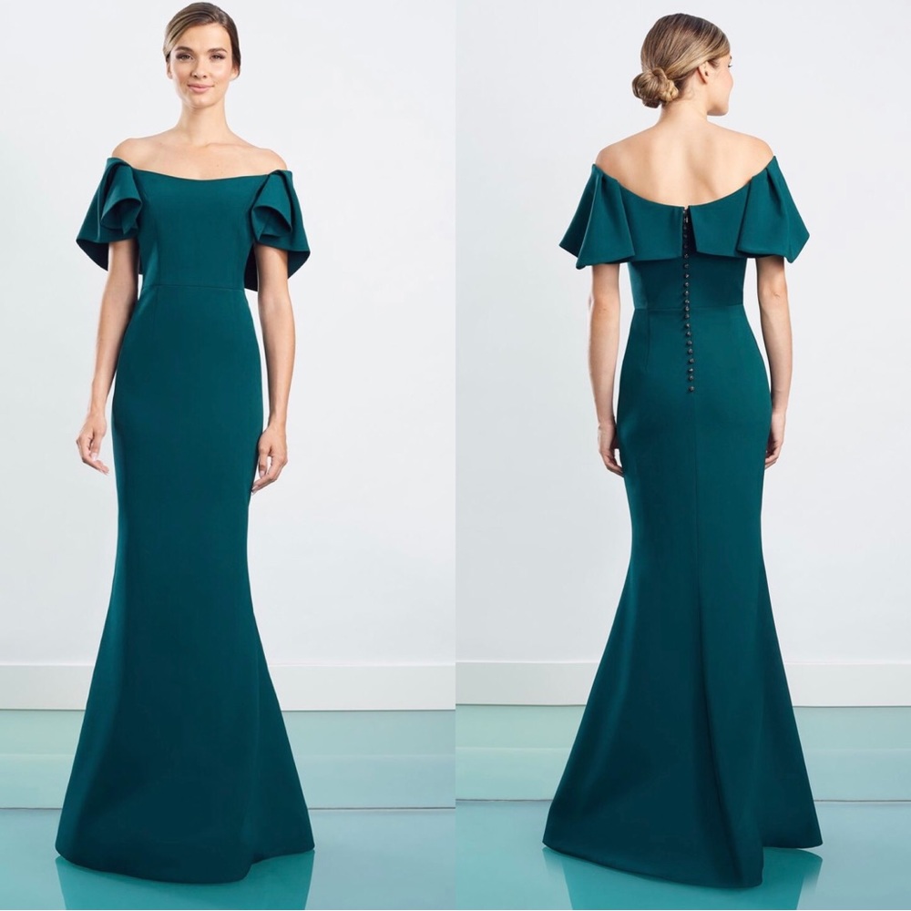 NWT  Alexander by Daymor Flutter Sleeve Off Shoulder Trumpet Gown/Dress. Size 18